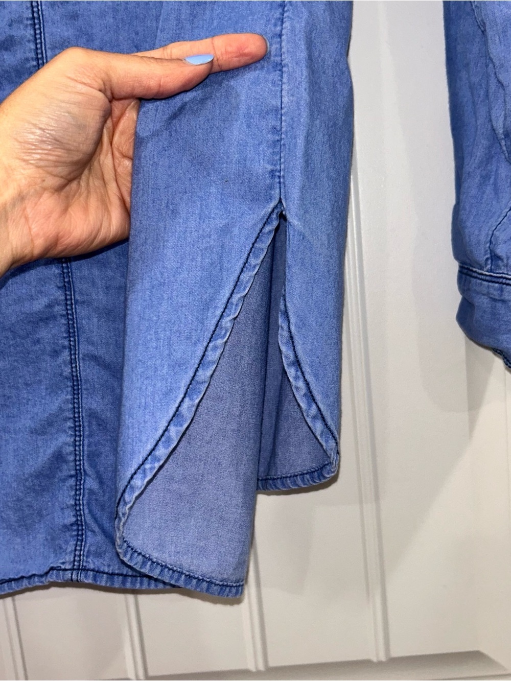 Old Navy Chambray Blue Boyfriend Button-Up Shirt - Picture 6 of 6